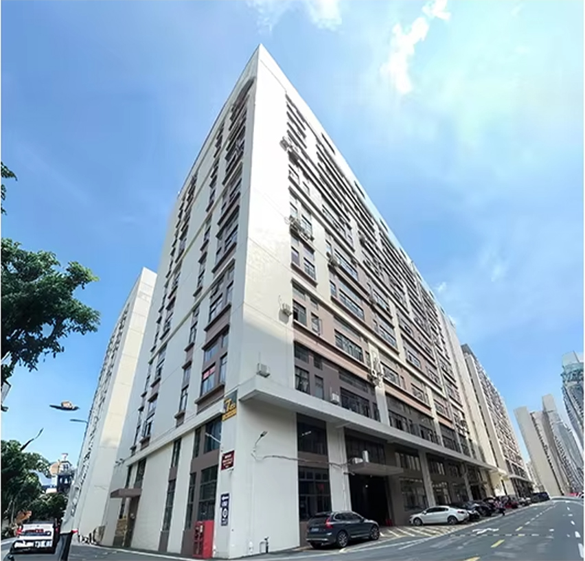 公司位于广东顺德容桂杰森家电工业园，面积近20000平方米，全自动生产车间,配备有国际专业水平的生产技术人员和检验、检测设备，具有年产近100万台油烟机、燃气灶具、热水器、集成灶具等厨房电器的能力；公司自1999年从事家用吸油烟机研发生产，始终走自主研发生产路线，注重科技创新；经过多年的创业，积累了丰富的家用抽油烟机、燃气灶具、燃气热水器及净水器等厨房电器产品的生产制造经验。